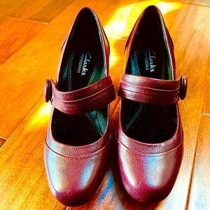 Clarks buckle strap mary jane pumps maroon leather